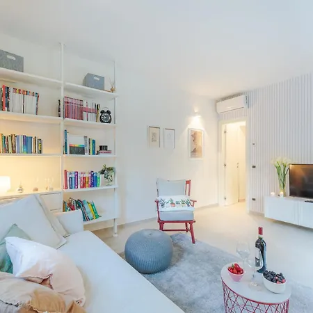 Charming With A Secret Garden Apartment
