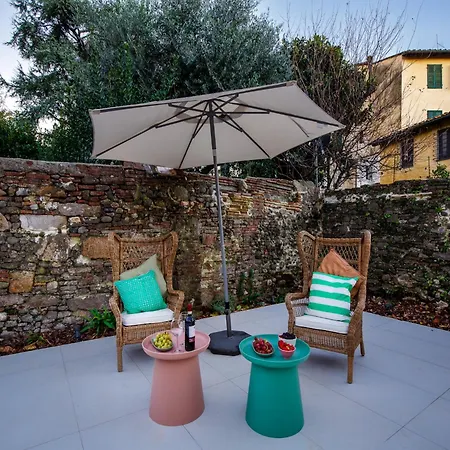 Charming With A Secret Garden * Lucca